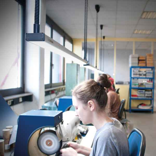 UNILED SL AC - Zugpendel, LANG Auszugslänge ~74–190cm, 5200K-5700K Lieferung ohne Anschlussleitung (Anschluss im Baldachin über Verbindungsklemme)